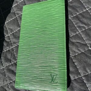 💚 Authentic Louis Vuitton Epi Leather Bifold Wallet – Emerald – Made in Spain